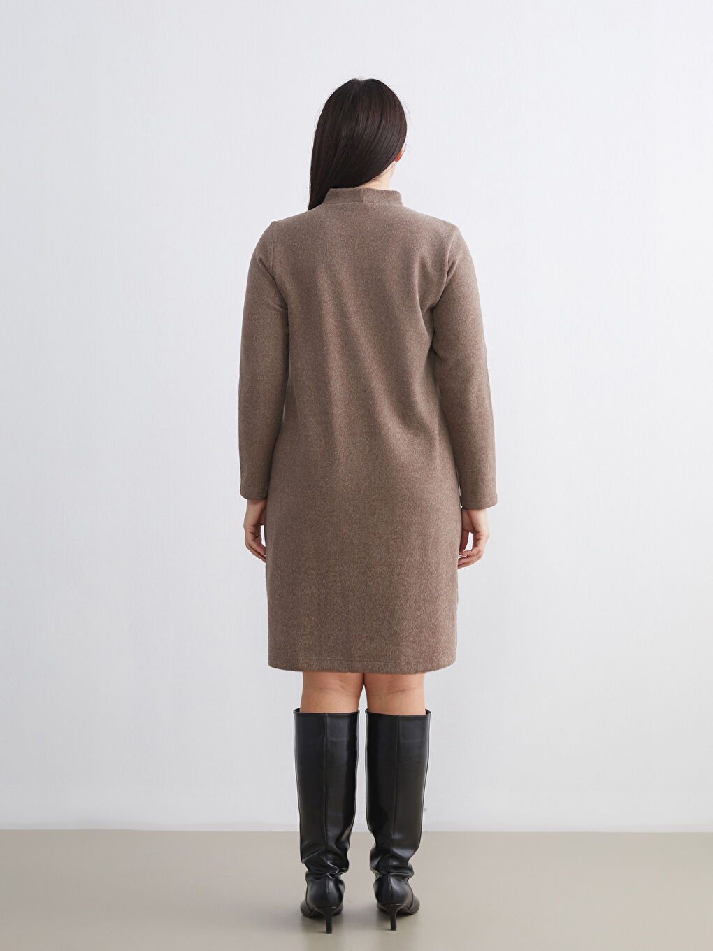 Kahverengi Büyük Beden Dik Yaka Mini Elbise-3