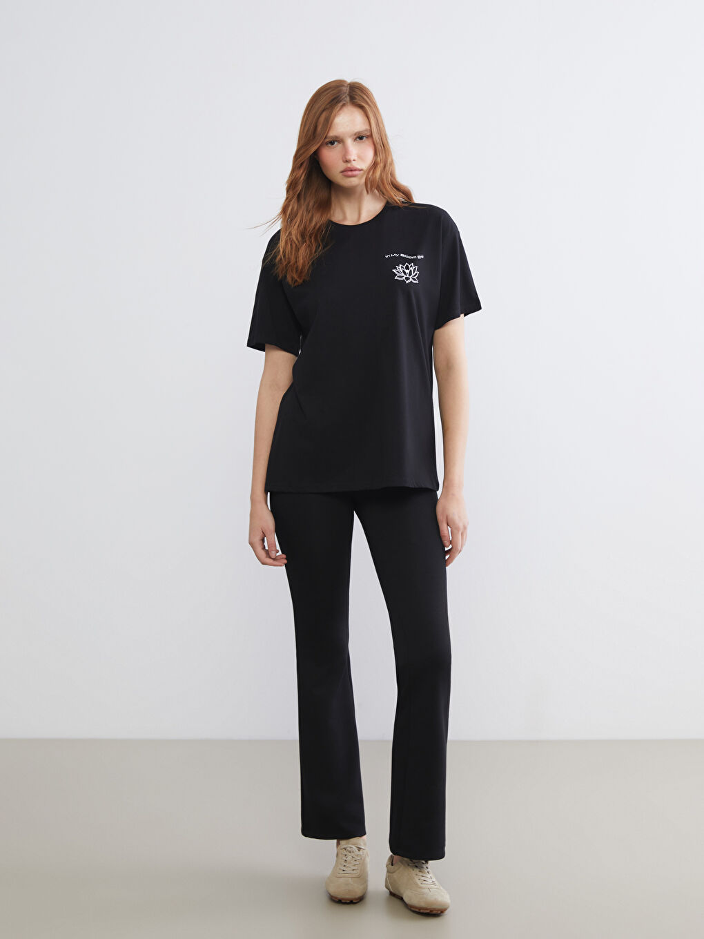 Siyah Bisiklet Yaka Baskılı Oversize Kadın Spor Tişört-1