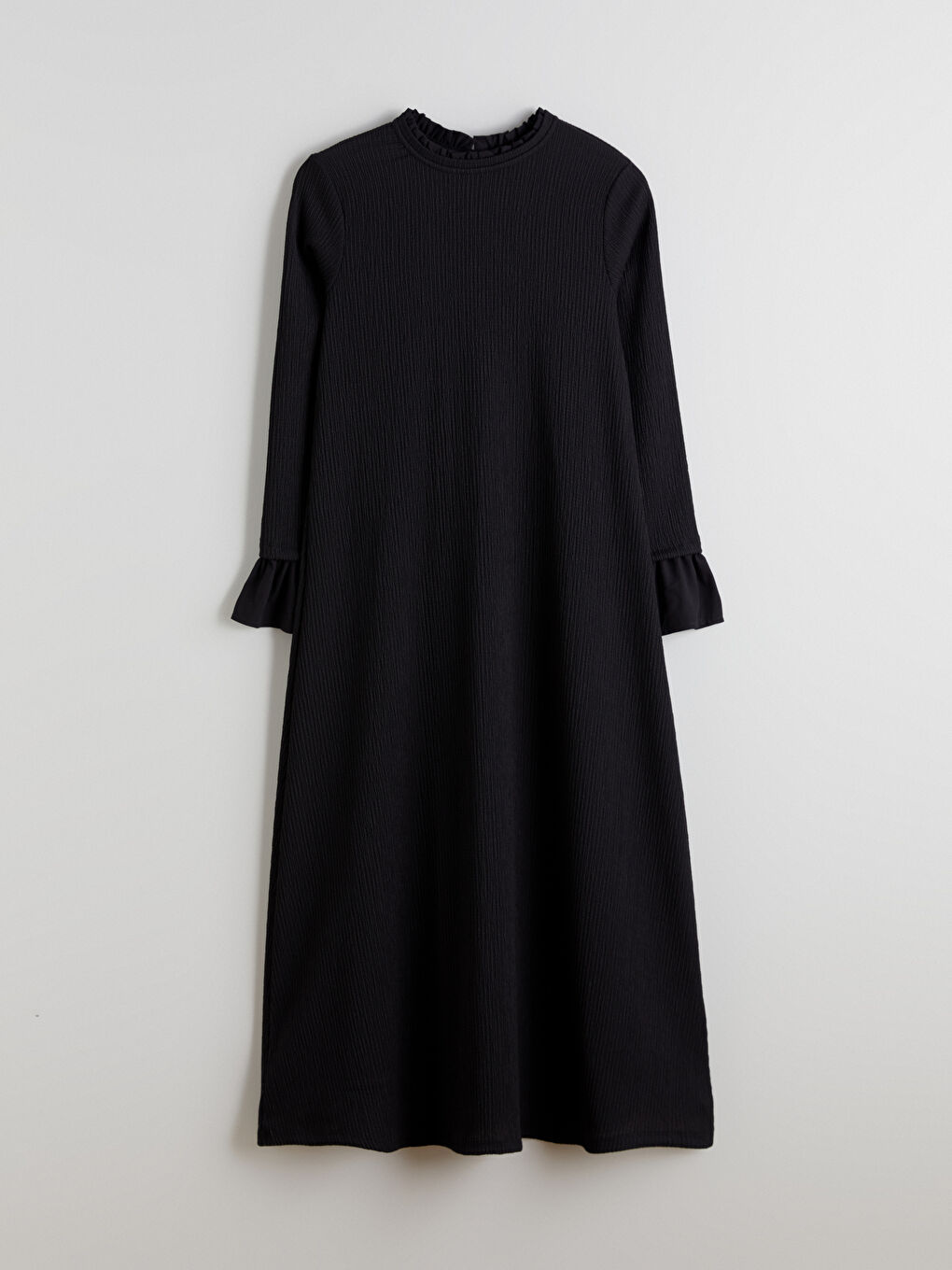 Siyah Büyük Beden Fırfırlı Dik Yaka Elbise-4