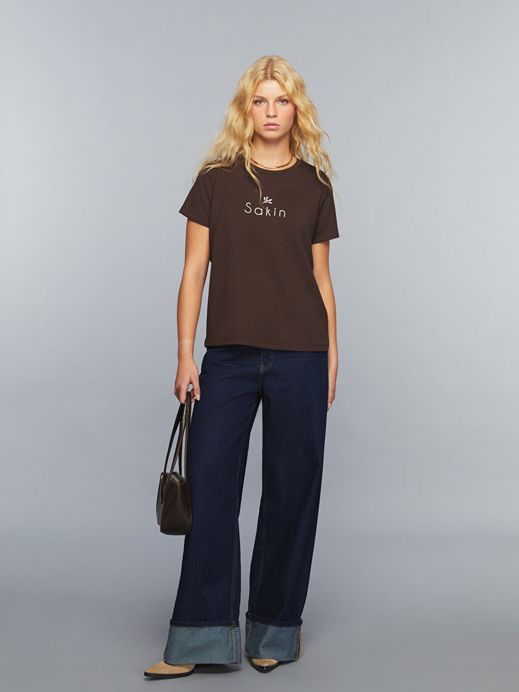 Kahverengi Bisiklet Yaka Slogan Baskılı Kadın Tişört-1