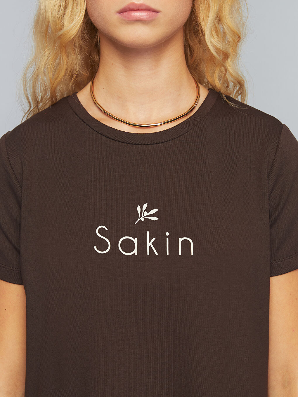 Kahverengi Bisiklet Yaka Slogan Baskılı Kadın Tişört-2