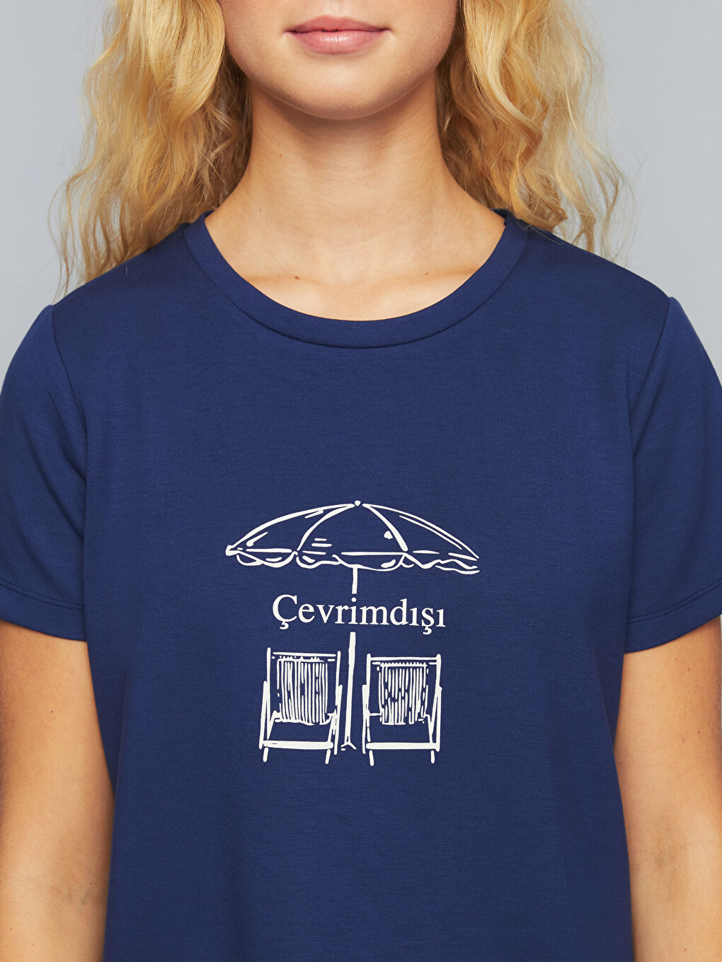 Lacivert Bisiklet Yaka Slogan Baskılı Kadın Tişört-2