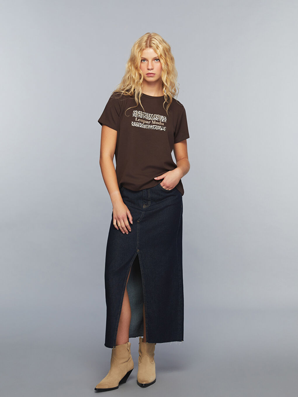 Kahverengi Bisiklet Yaka Leopar Baskılı Kadın Tişört-1