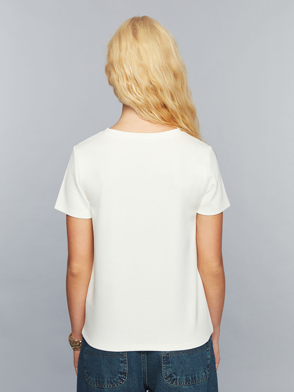 Ekru Bisiklet Yaka Slogan Baskılı Kadın Tişört-3