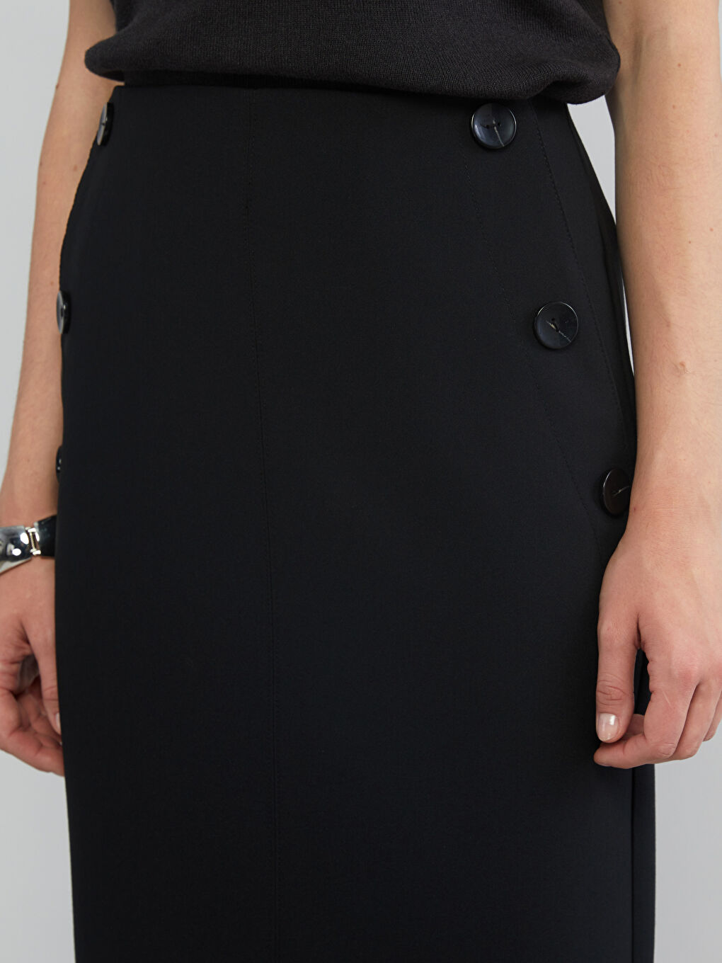 Siyah Beli Fermuarlı Yırtmaçlı Etek-4