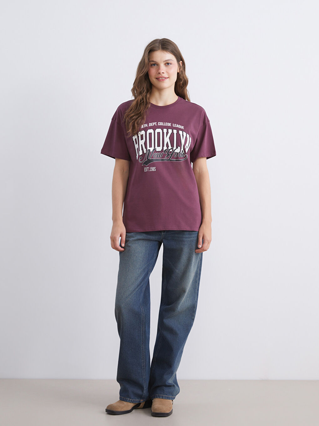 Mürdüm Bisiklet Yaka Brooklyn Baskılı Kadın Tişört-1