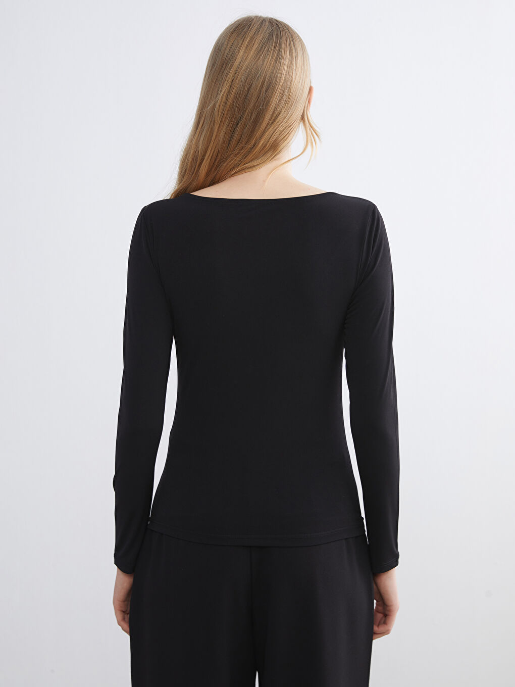 Siyah Asimetrik Yaka Büzgülü Bluz-3