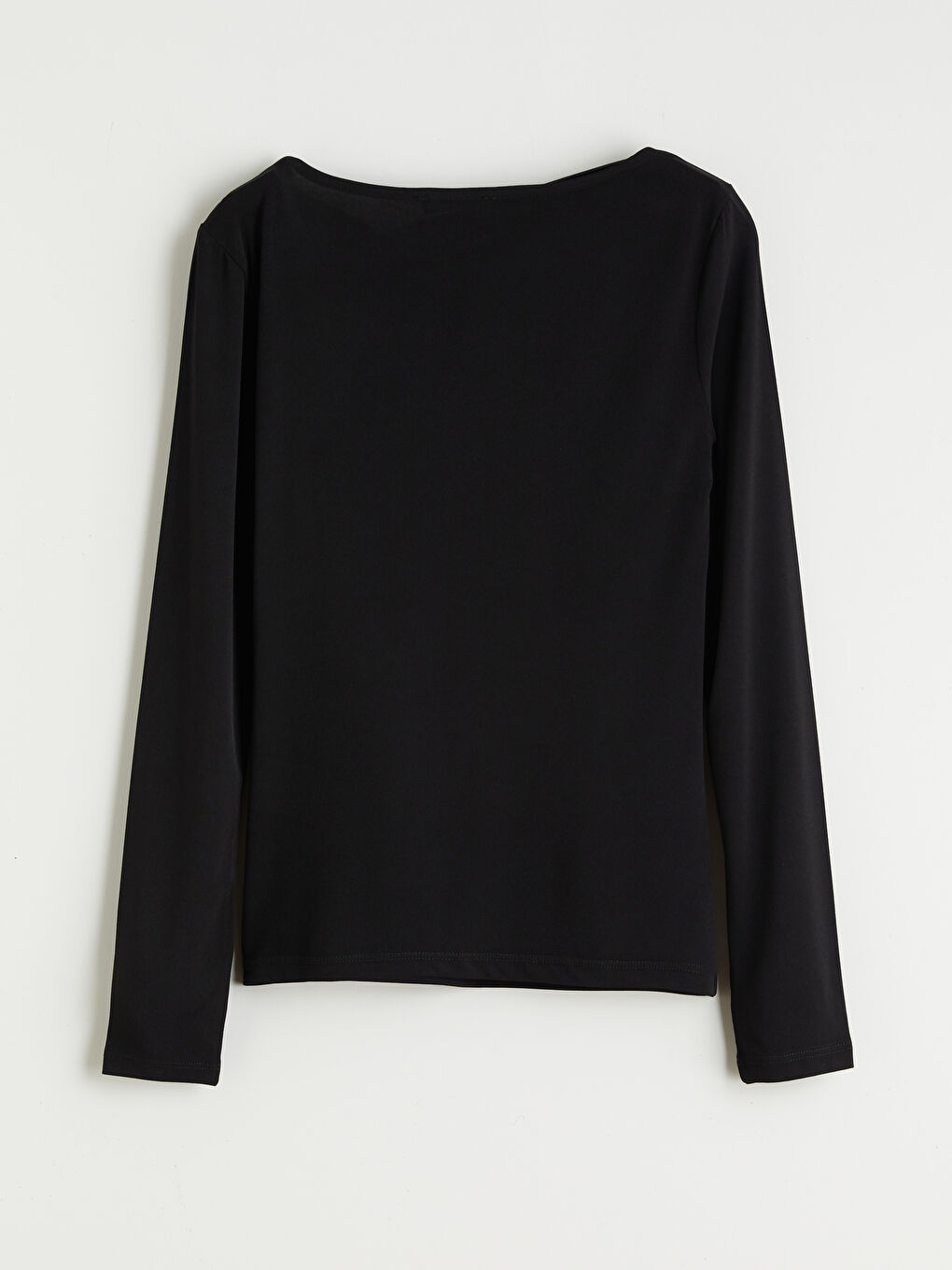 Siyah Asimetrik Yaka Büzgülü Bluz-5