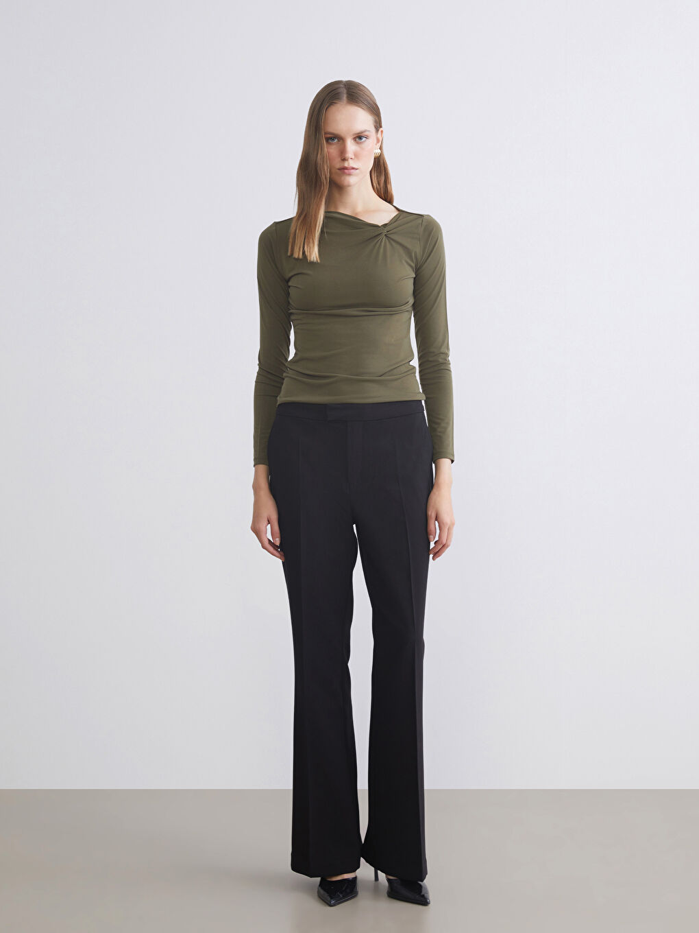 Haki Asimetrik Yaka Büzgülü Bluz-1