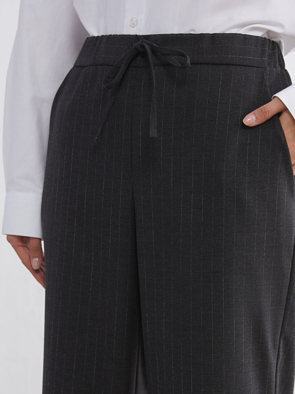 Gri Beli Lastikli Çizgili Kadın Pantolon-5