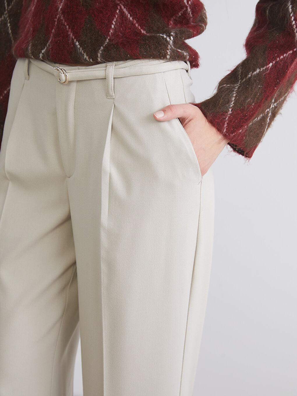 Bej Beli Kemerli Geniş Paça Kadın Pileli Pantolon-2