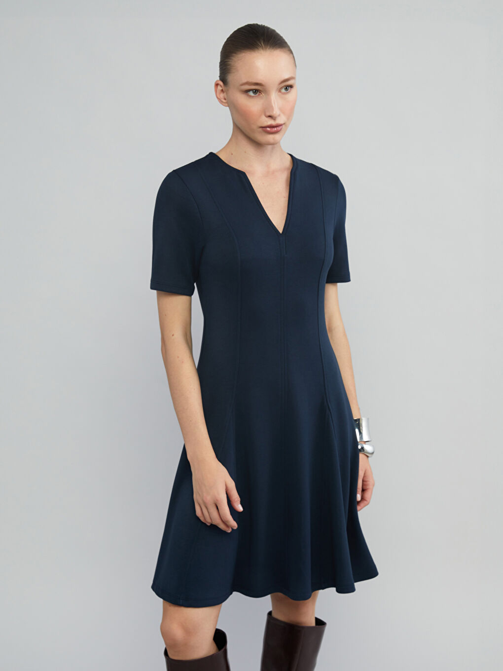 Lacivert V Yaka Belden Oturtmalı Elbise-3