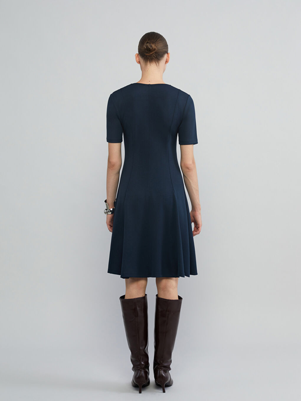 Lacivert V Yaka Belden Oturtmalı Elbise-7