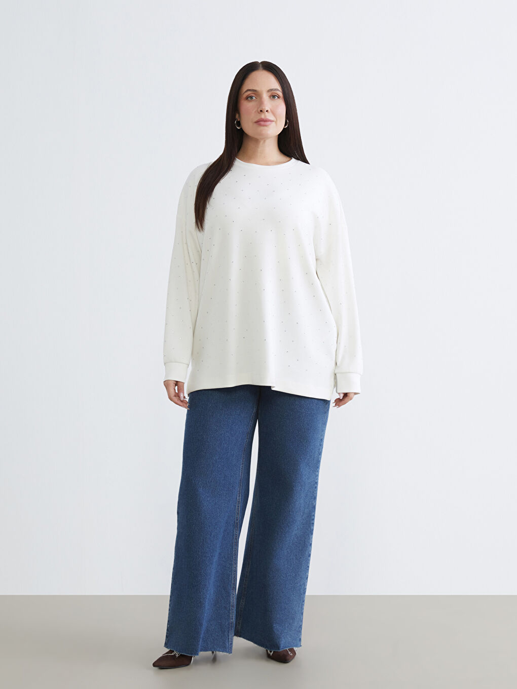 Ekru Büyük Beden Bisiklet Yaka Taşlı Kadın Sweatshirt-1