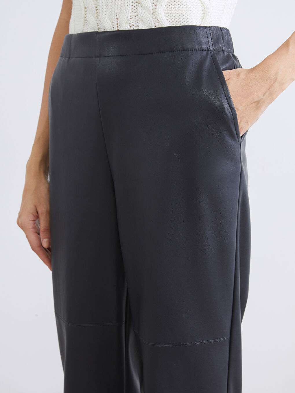 Lacivert Beli Lastikli Deri Görünümlü Kadın Pantolon-5