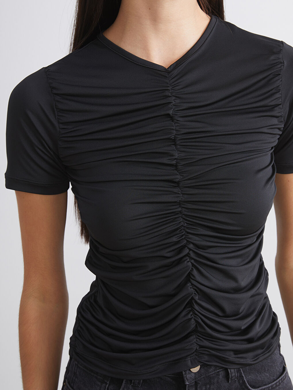 Siyah V Yaka Büzgülü Bluz-2