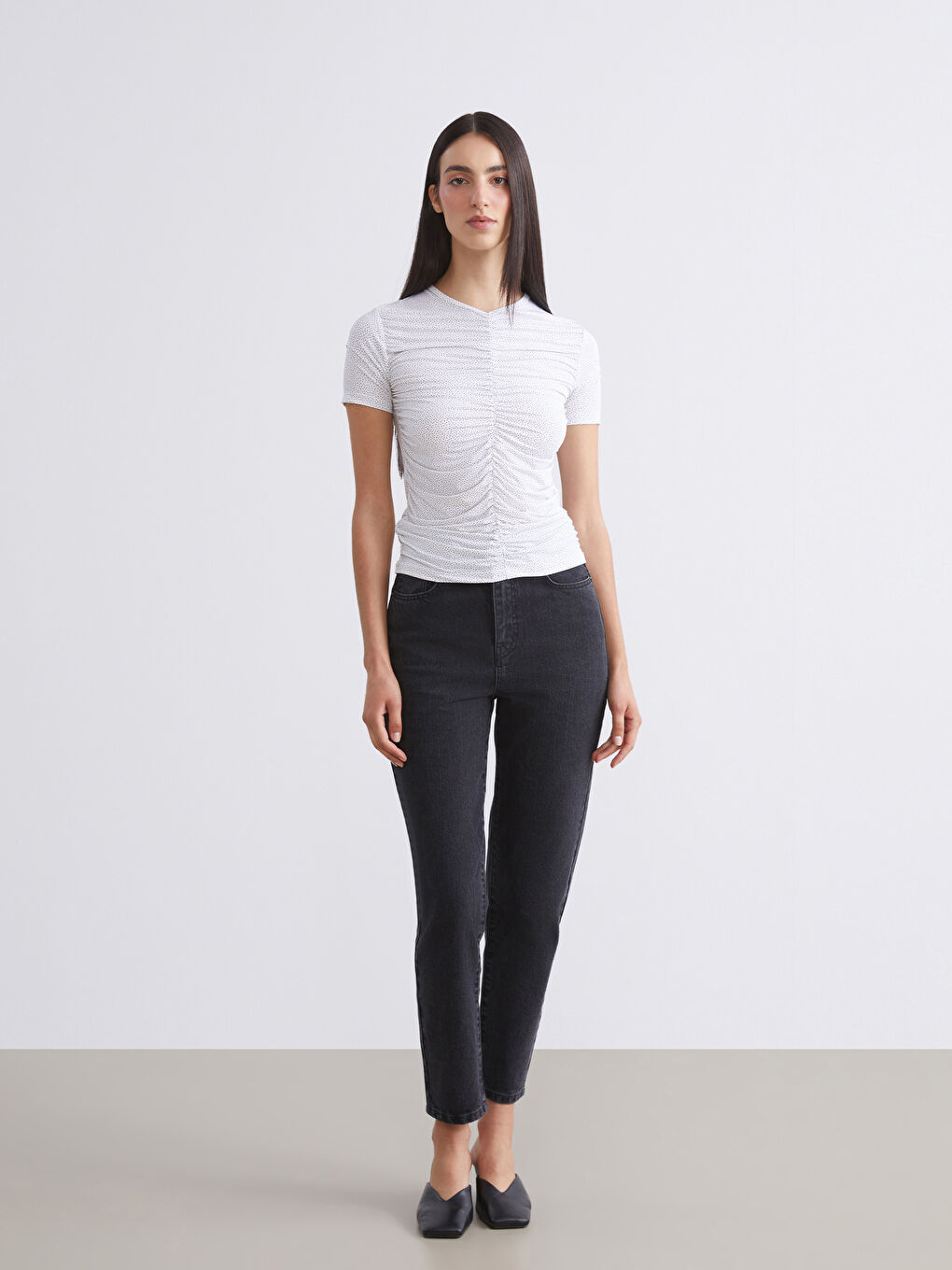 Ekru V Yaka Büzgülü Bluz-1