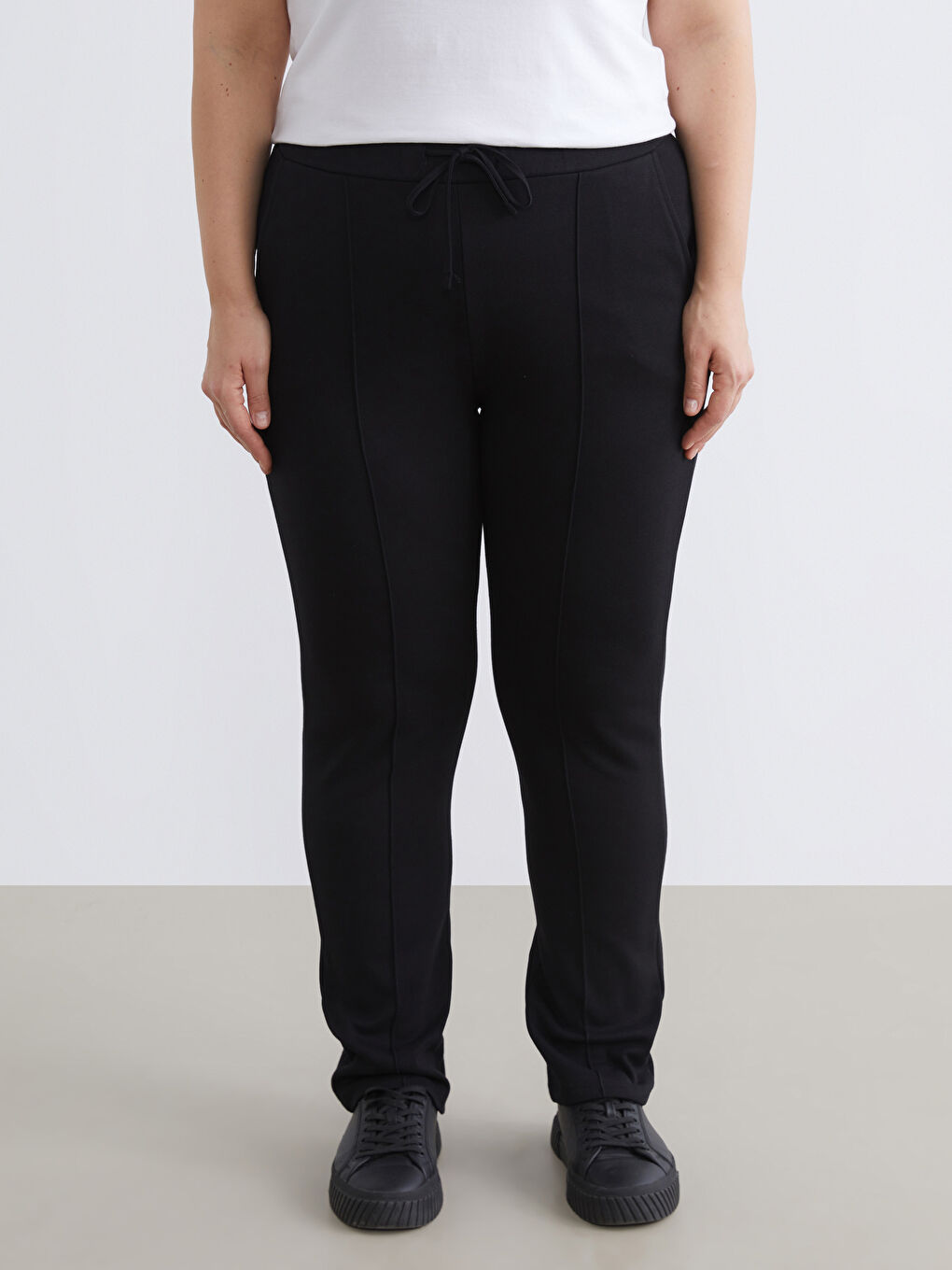 Siyah Beli Lastikli Kadın Eşofman Alt-1