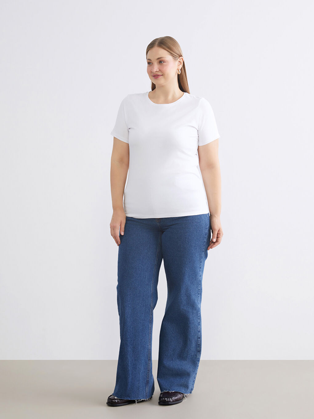 Beyaz Büyük Beden Bisiklet Yaka Kadın Tişört-1