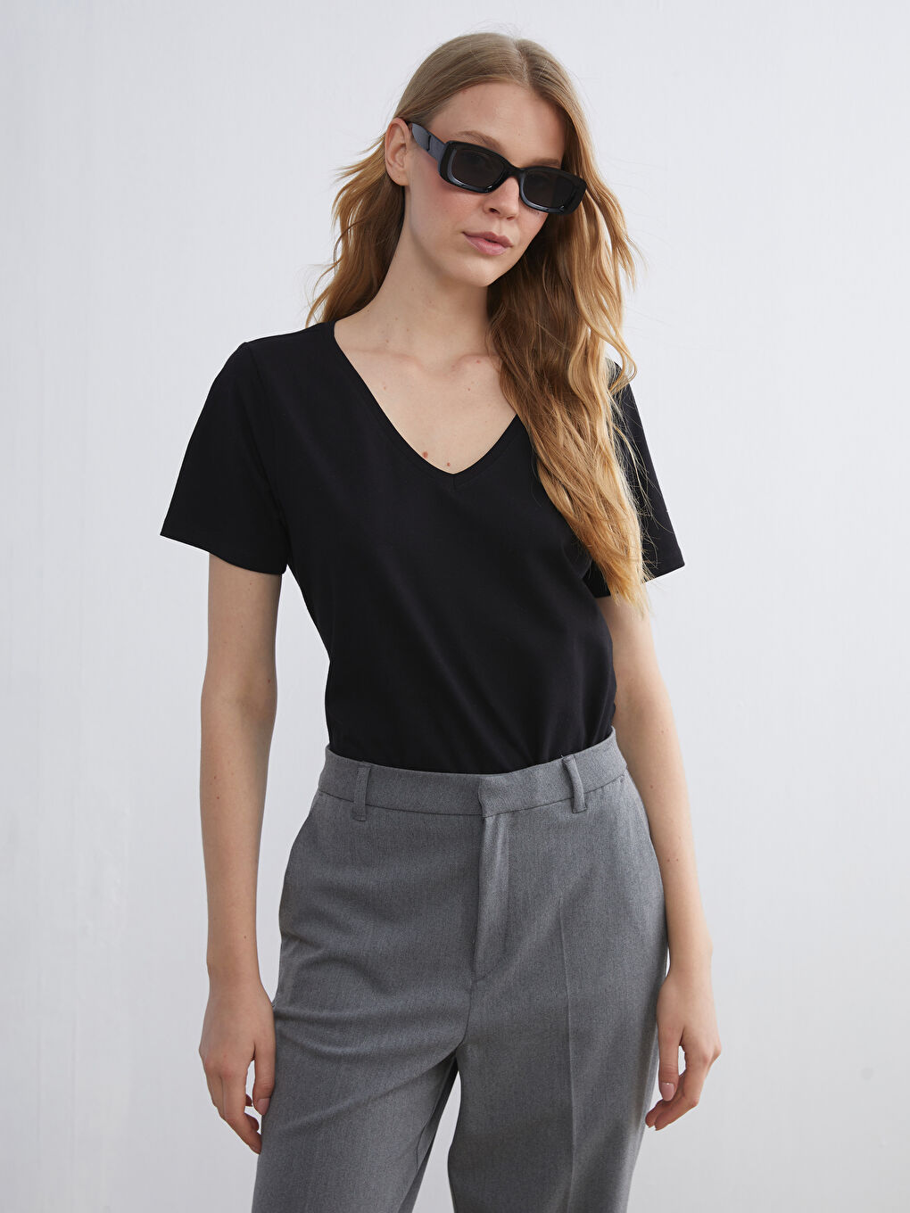 Siyah Büyük Beden V Yaka Kadın Tişört