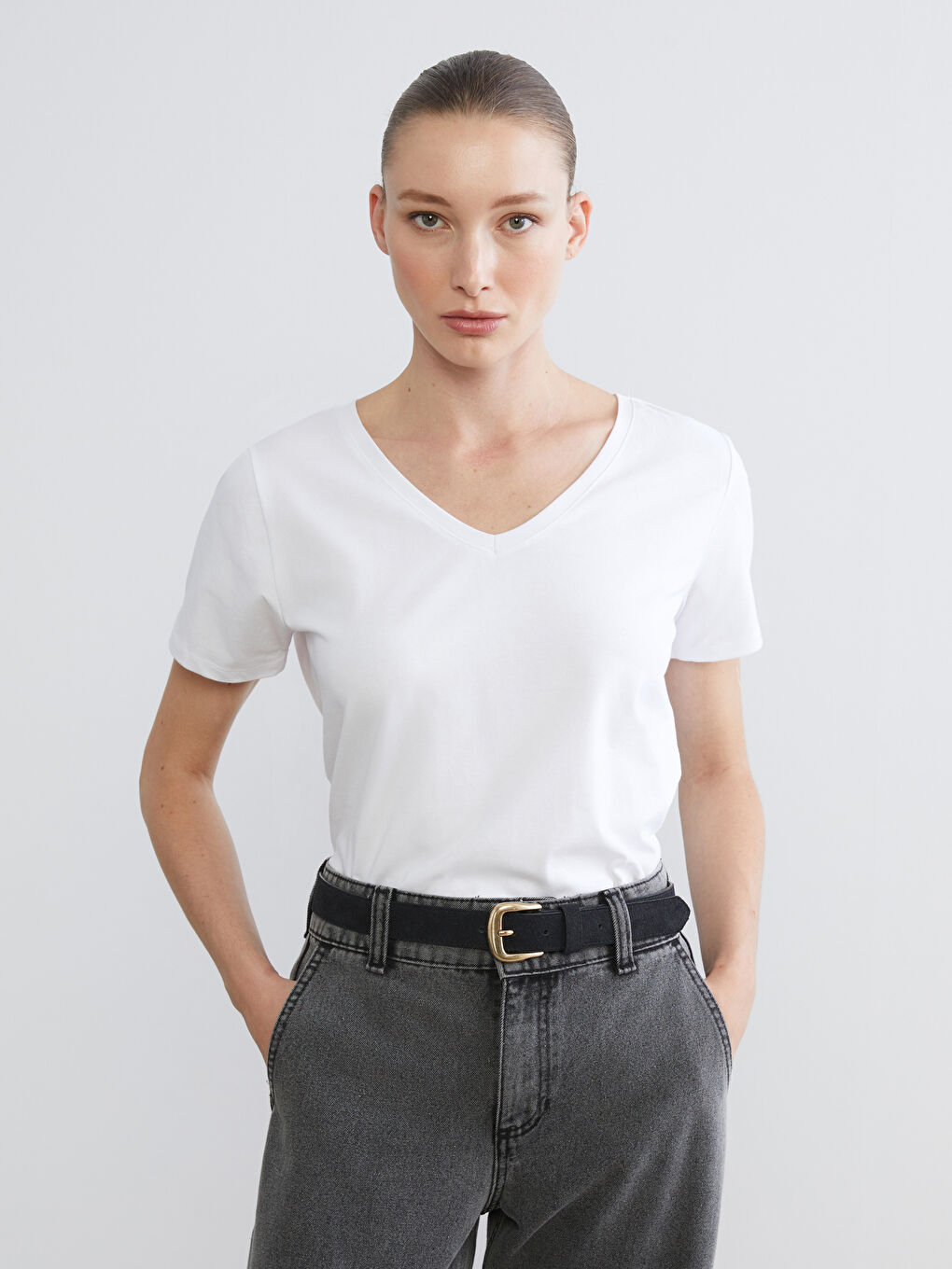 Beyaz Büyük Beden V Yaka Kadın Tişört