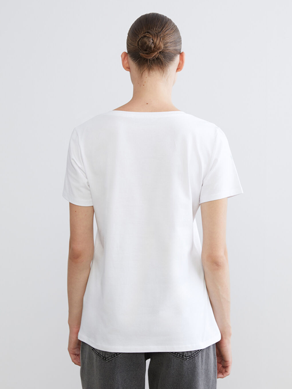 Beyaz Büyük Beden V Yaka Kadın Tişört-4