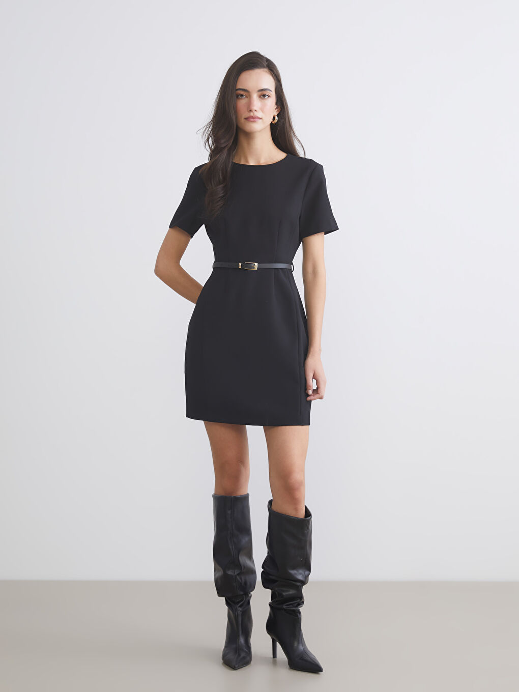 Siyah Bisiklet Yaka Belden Oturtmalı Kemerli Elbise-1