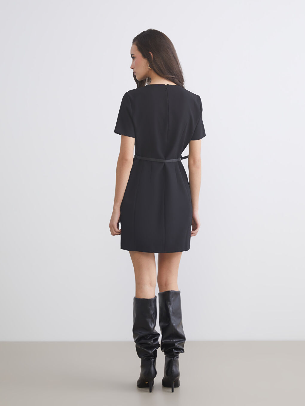 Siyah Bisiklet Yaka Belden Oturtmalı Kemerli Elbise-3