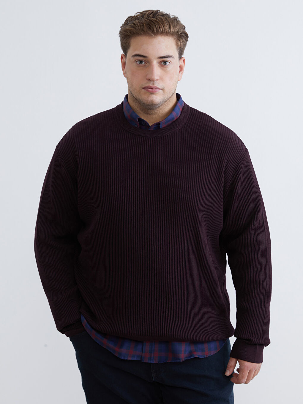 Ерлерге арналған трикотаж ұзын жеңді дөңгелек жағалы жемпір