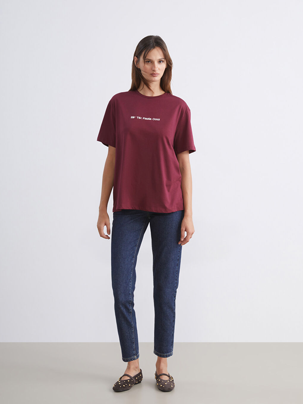 Bordo Bisiklet Yaka Slogan Baskılı Oversize Kadın Tişört-1