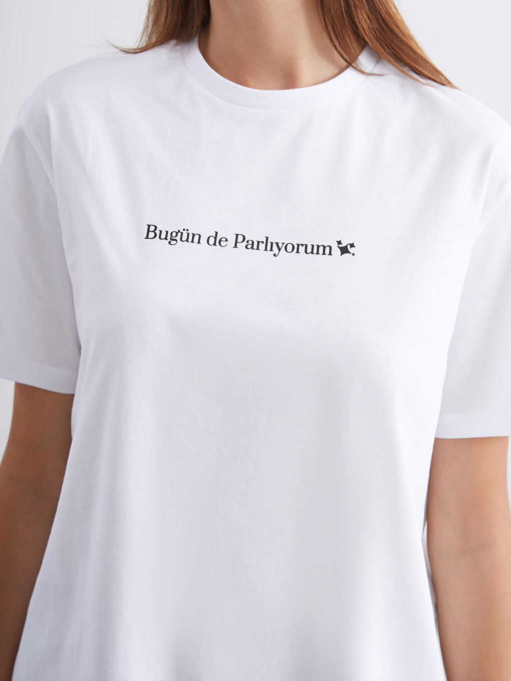 Beyaz Bisiklet Yaka Slogan Baskılı Oversize Kadın Tişört-2