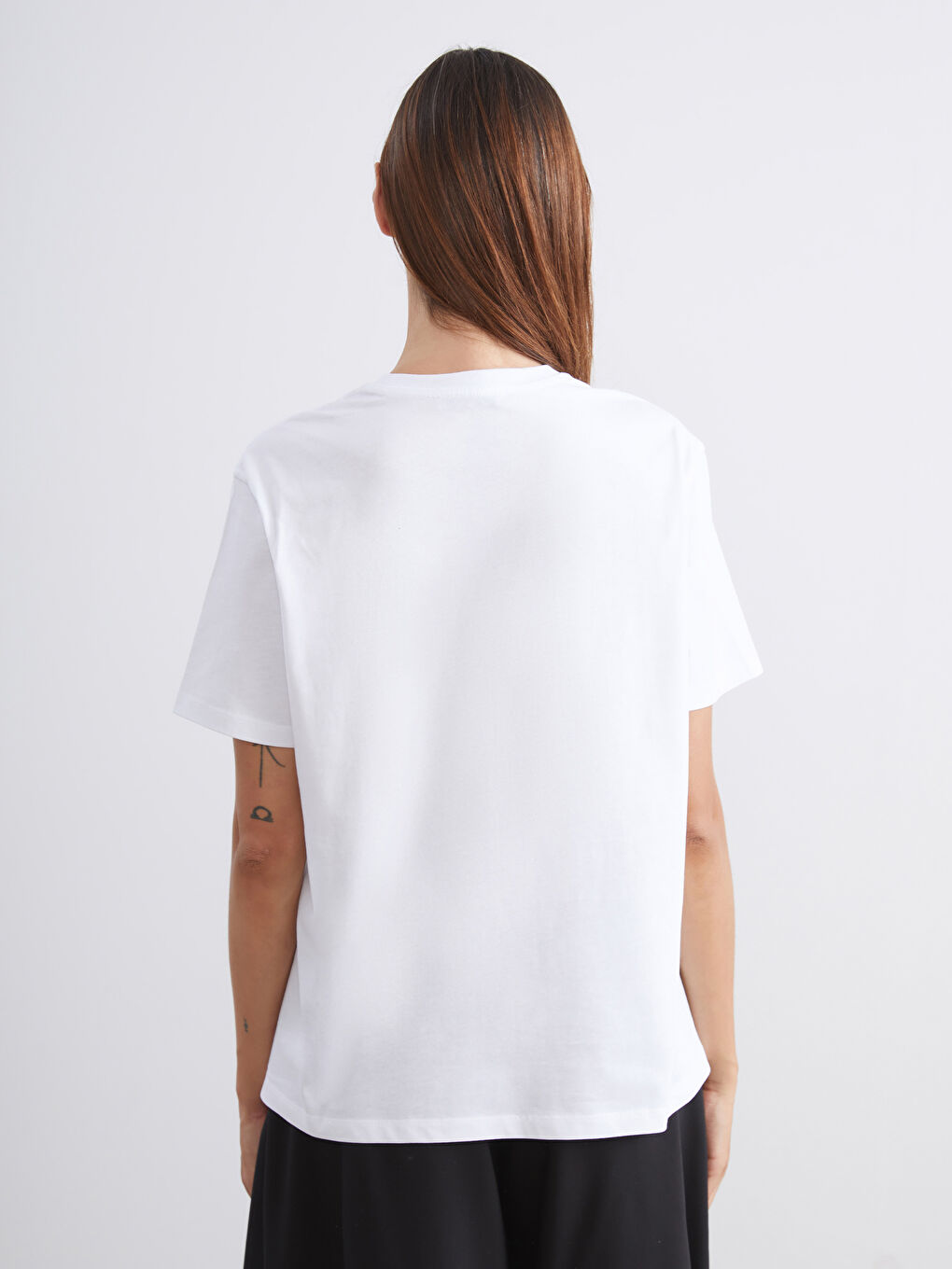 Beyaz Bisiklet Yaka Slogan Baskılı Oversize Kadın Tişört-3