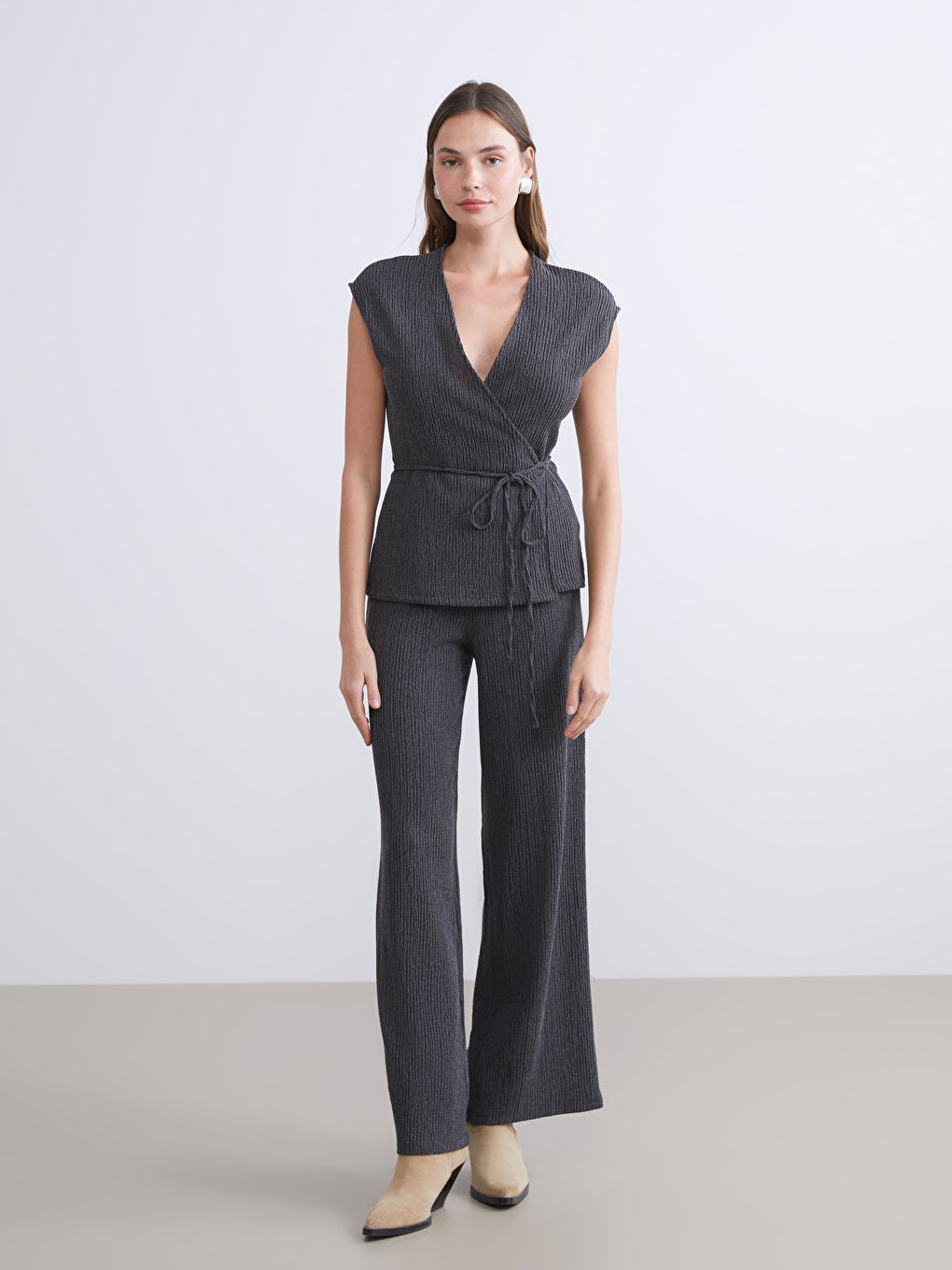 کەمەری یاخەی V چنراوی تان و پۆدار - بۆ ژنان-3