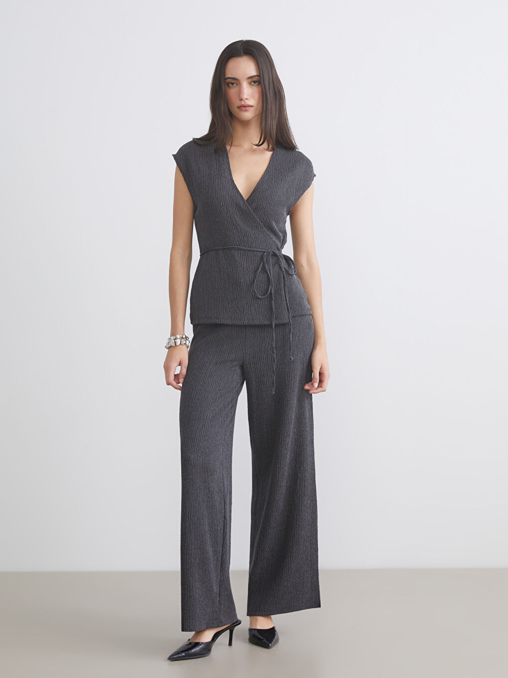 کەمەری یاخەی V چنراوی تان و پۆدار - بۆ ژنان-2