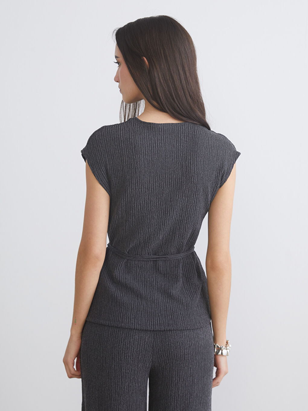 کەمەری یاخەی V چنراوی تان و پۆدار - بۆ ژنان-6