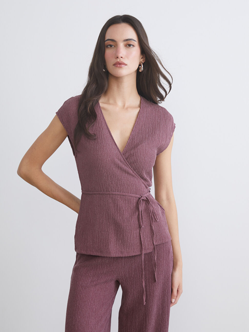 کەمەری یاخەی V چنراوی تان و پۆدار - بۆ ژنان-1