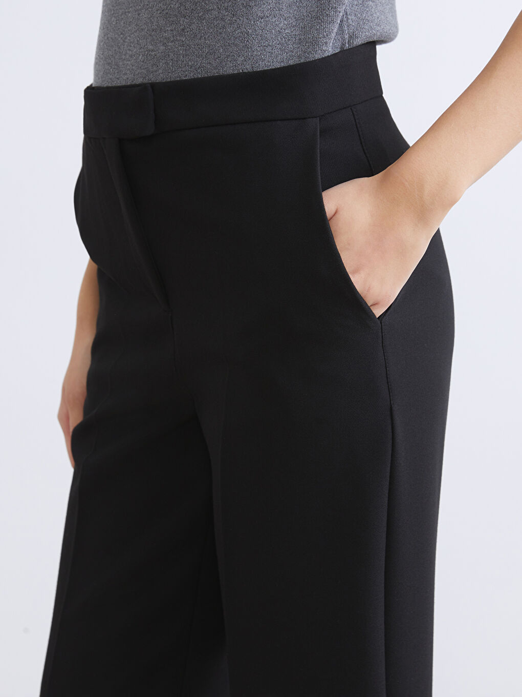 Siyah Düz Paça Kadın Kumaş Pantolon-2
