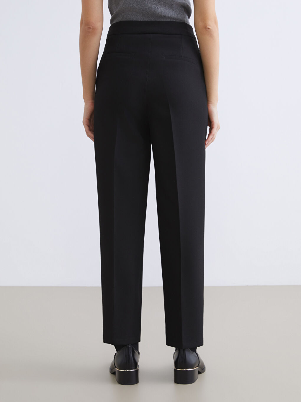 Siyah Düz Paça Kadın Kumaş Pantolon-3