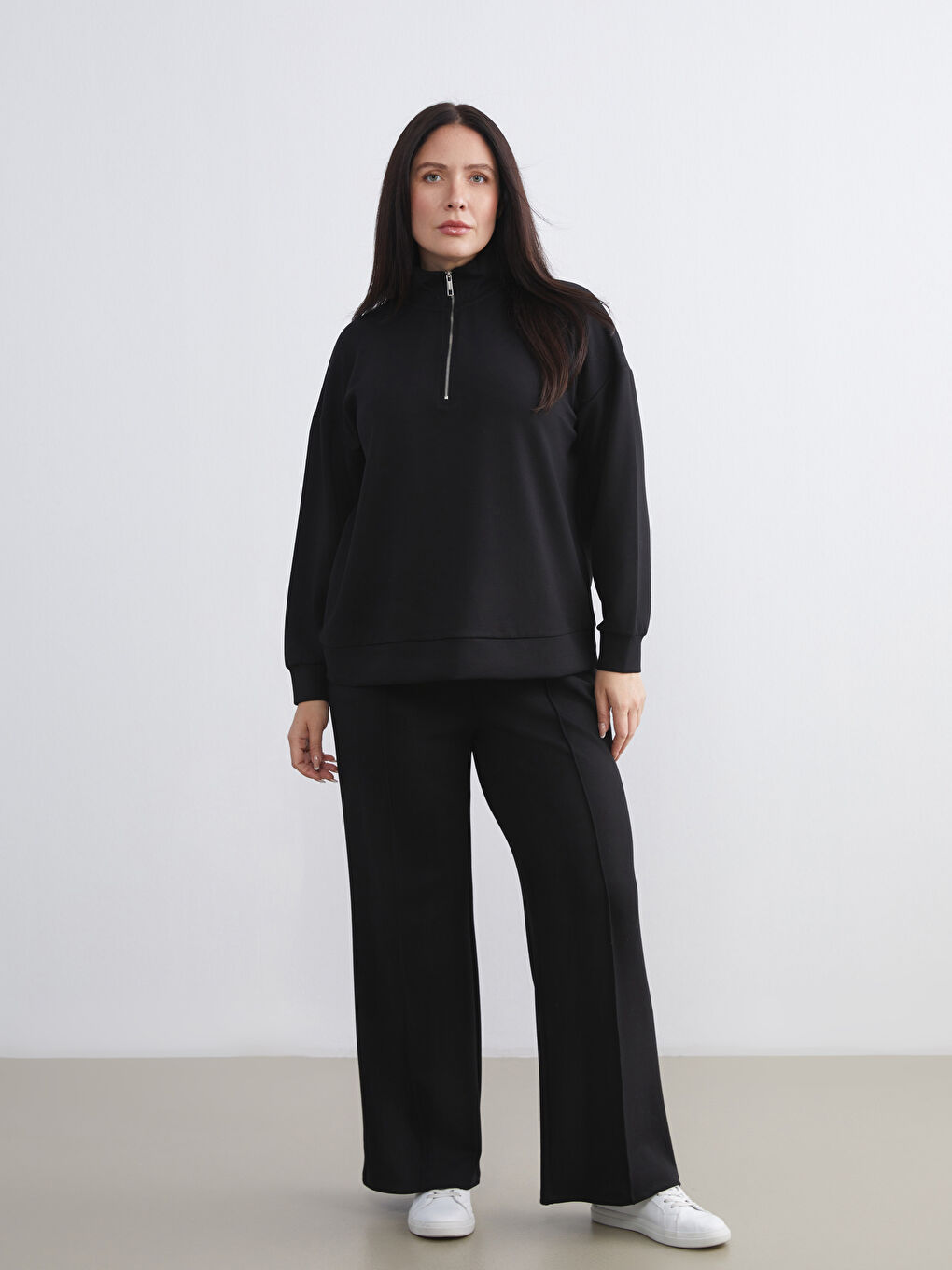 Siyah Büyük Beden Dik Yaka Kadın Sweatshirt-1