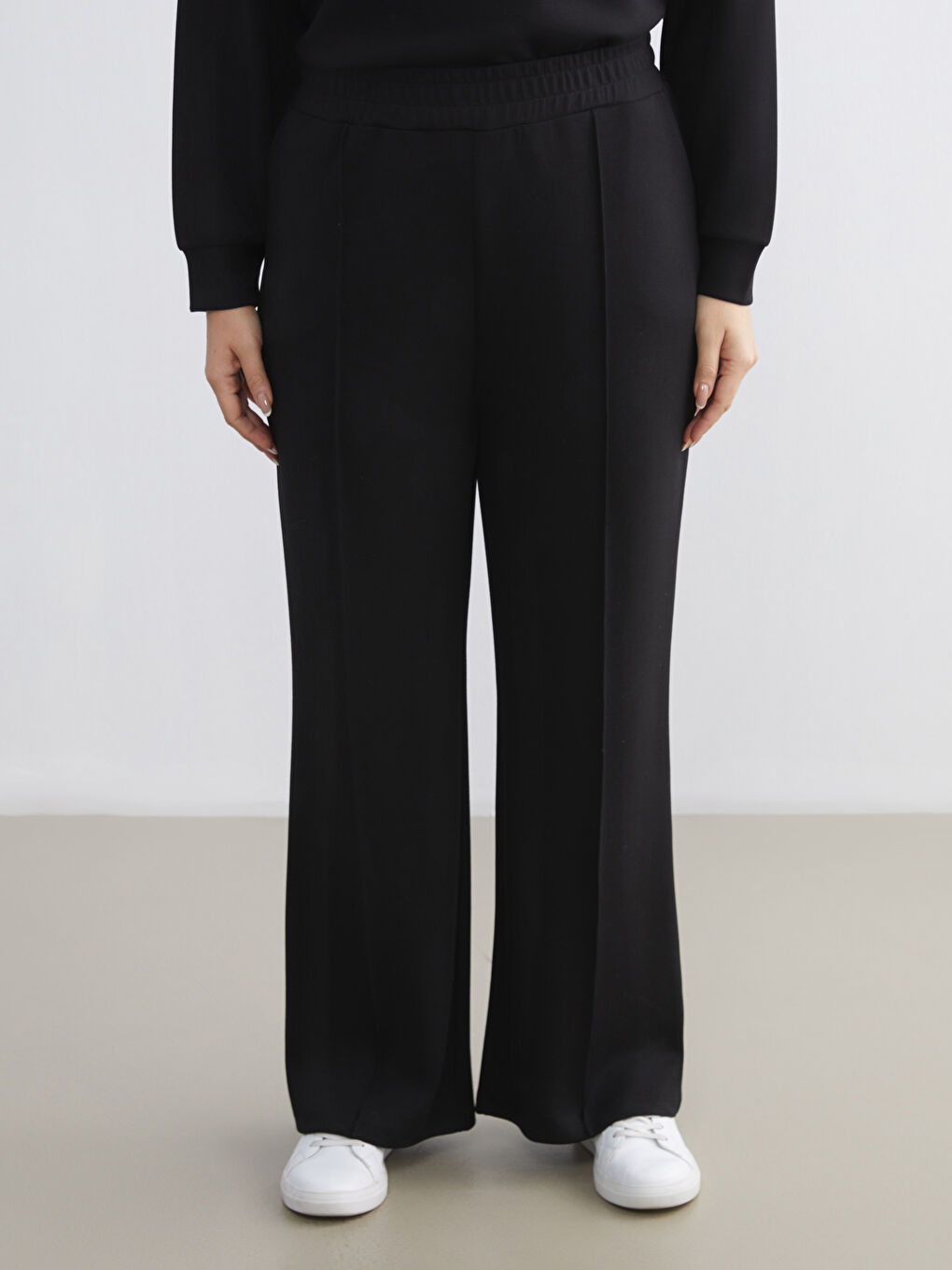 Siyah Büyük Beden Beli Lastikli Kadın Eşofman Altı-1