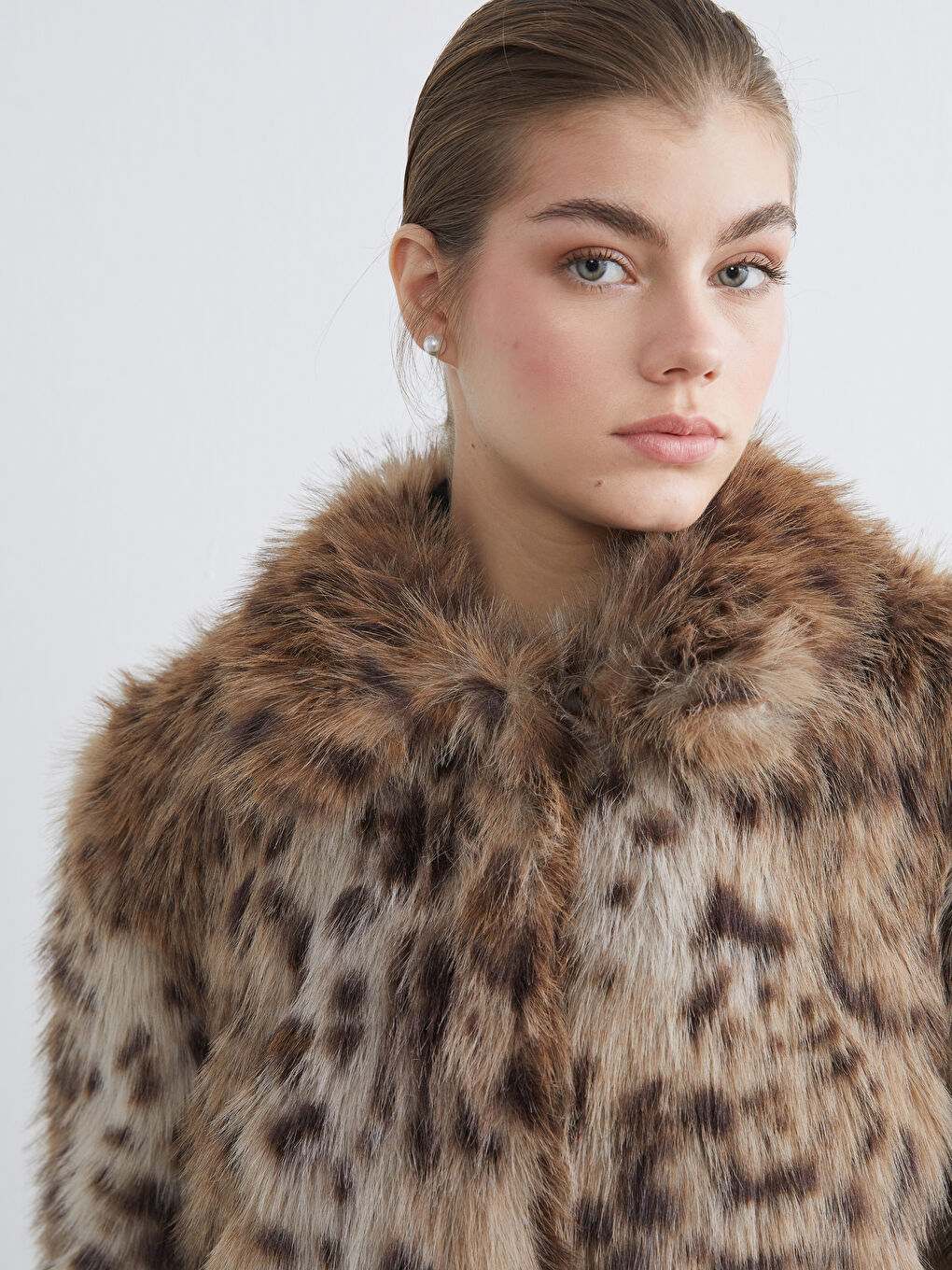 Kahverengi Gömlek Yaka Leopar Desenli Kadın Kürk Mont-2