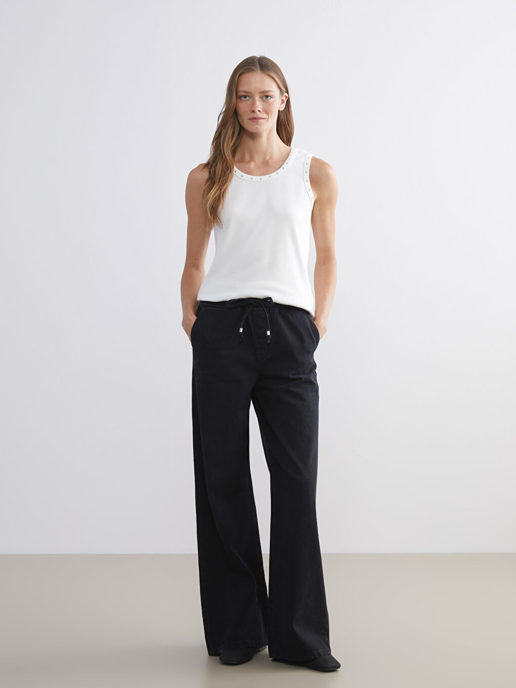 Ekru Bisiklet Yaka Taşlı Kadın Atlet-1