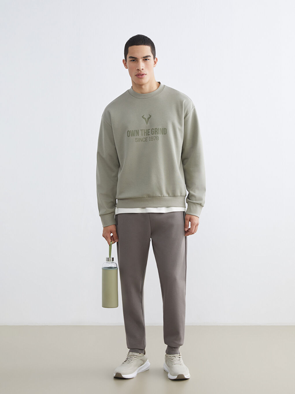 Ерлерге арналған дөңгелек жағалы принтті свитшот-1