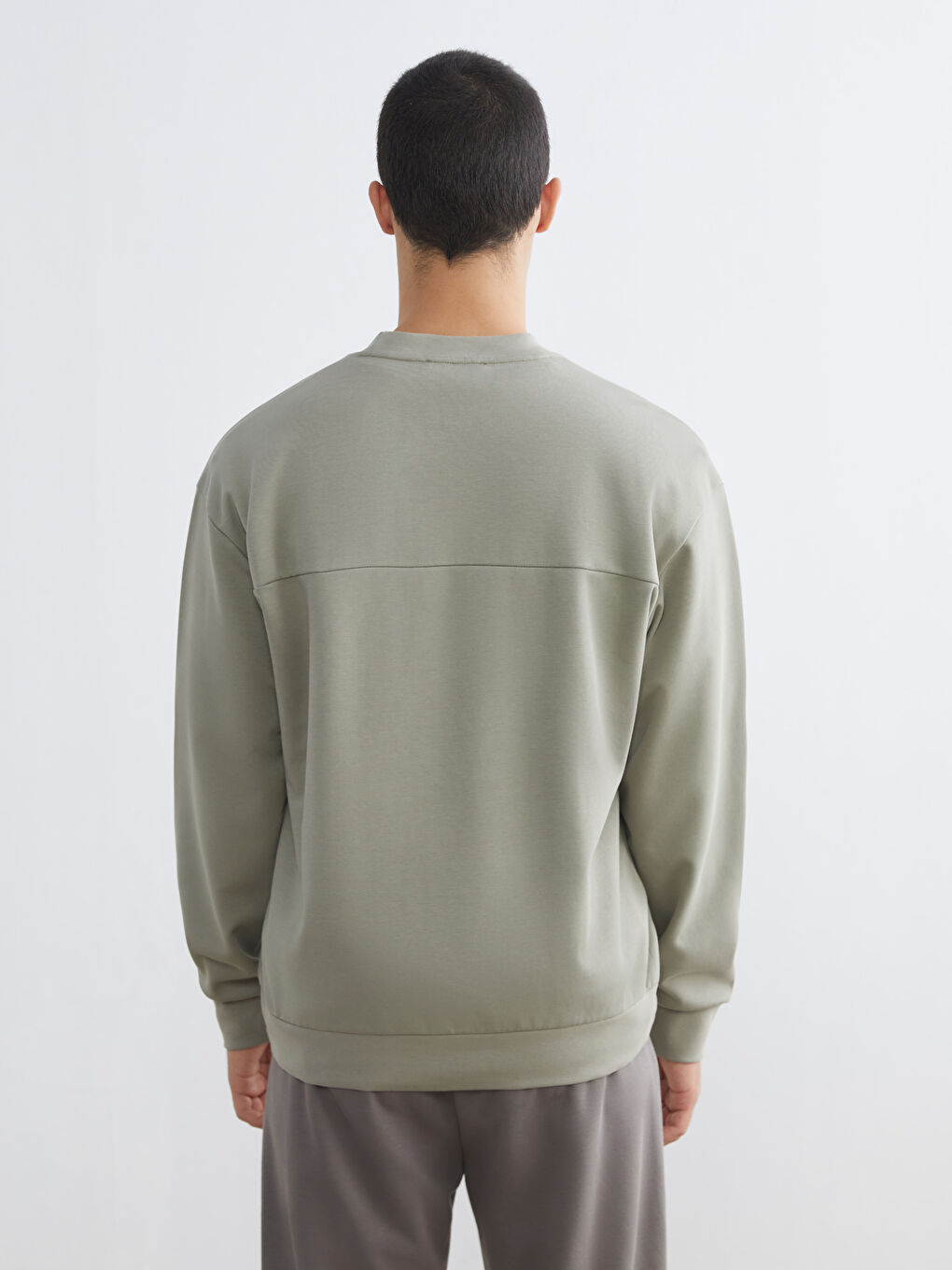 Ерлерге арналған дөңгелек жағалы принтті свитшот-3