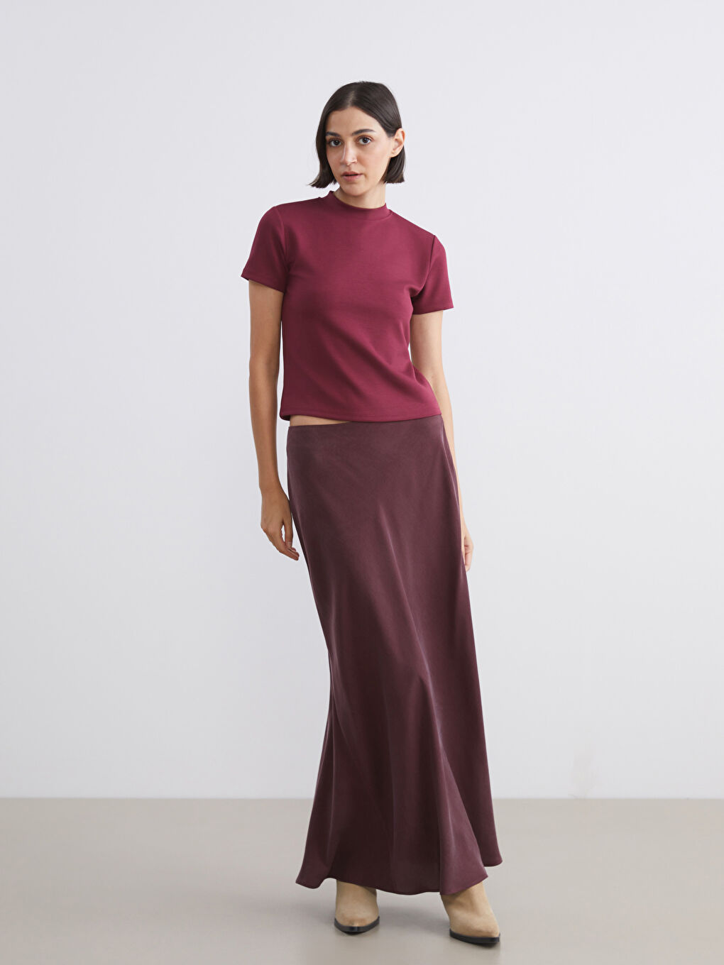 Bordo Dik Yaka Kadın Tişört-1