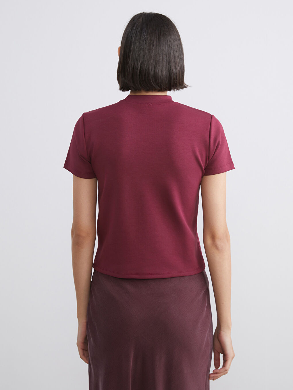 Bordo Dik Yaka Kadın Tişört-3