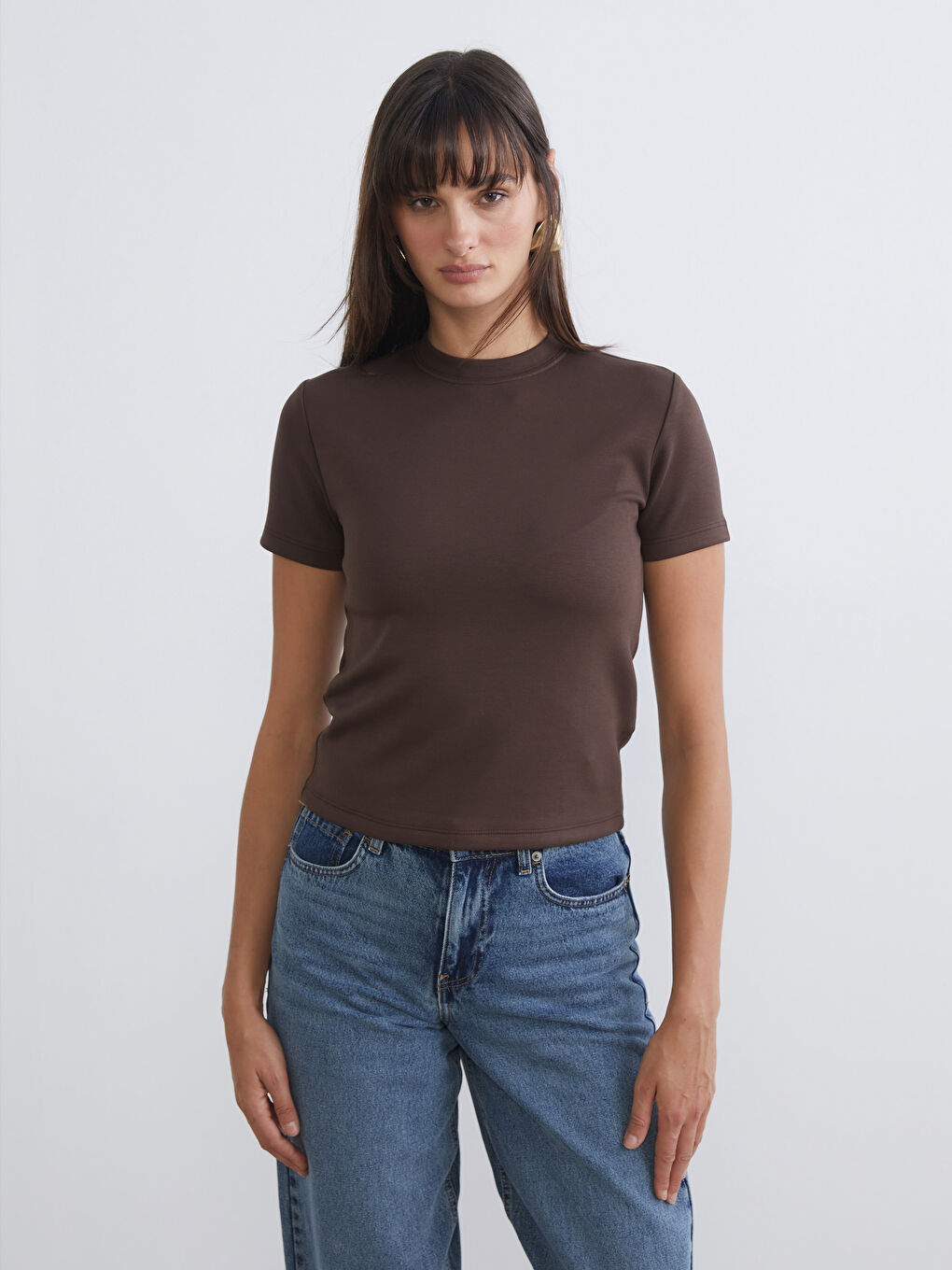 Kahverengi Dik Yaka Kadın Tişört