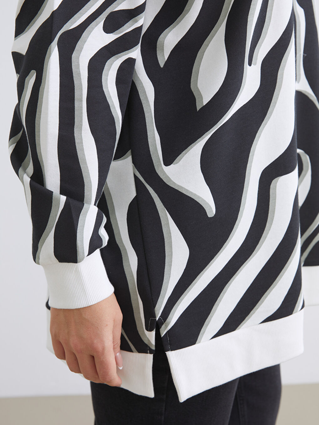 Siyah Büyük Beden Desenli Kadın Sweatshirt Tunik-6