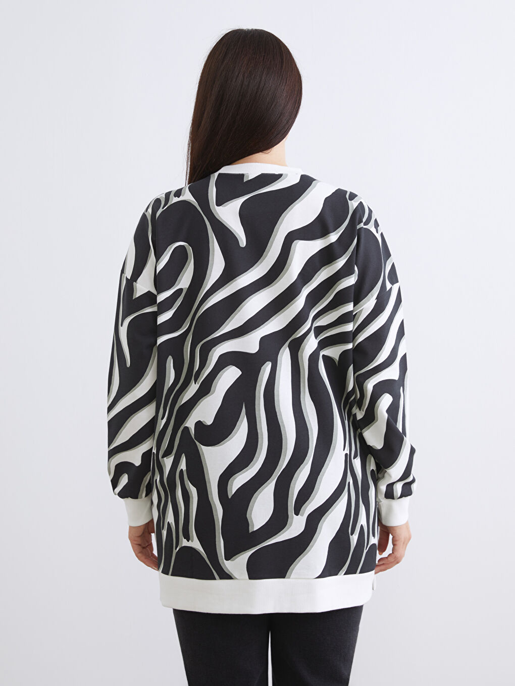 Siyah Büyük Beden Desenli Kadın Sweatshirt Tunik-7