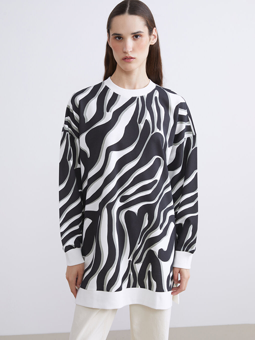 Siyah Büyük Beden Desenli Kadın Sweatshirt Tunik